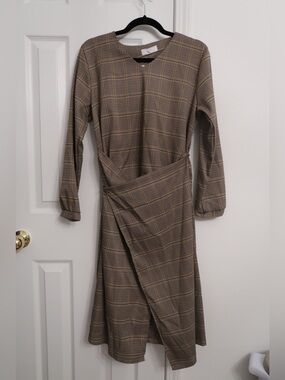 OAK + FORT Women M Plaid Long Sleeve Wrap-Front Midi Dress in Brown